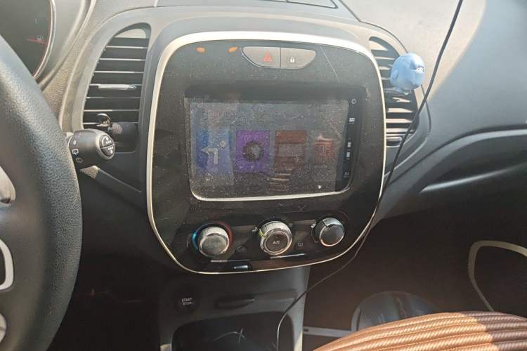 Used Renault Captur 2018 TCe190 Urban Style Edition Audio And AC Panel