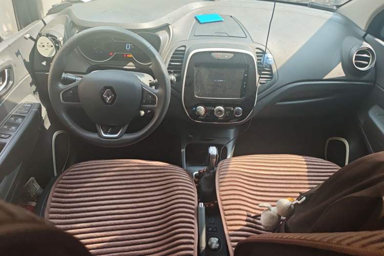 Used Renault Captur 2018 TCe190 Urban Style Edition Center Console