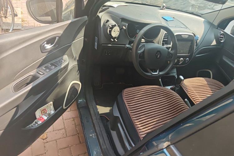 Used Renault Captur 2018 TCe190 Urban Style Edition Driver Seat