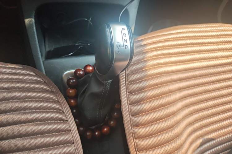 Used Renault Captur 2018 TCe190 Urban Style Edition Gear Lever