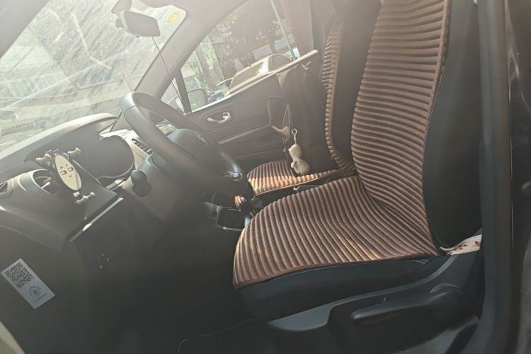 Used Renault Captur 2018 TCe190 Urban Style Edition Left Front Seat