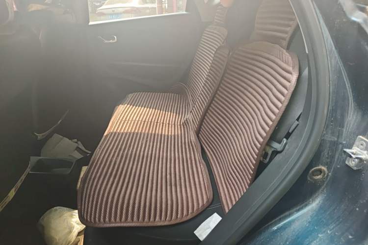 Used Renault Captur 2018 TCe190 Urban Style Edition Left Rear Seat
