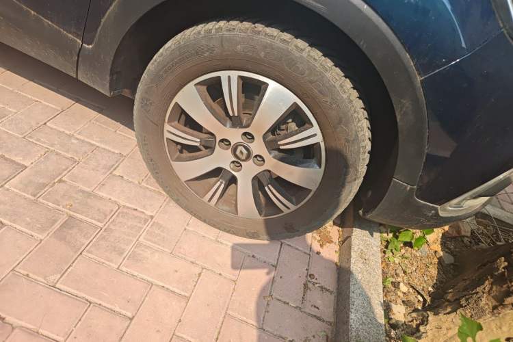 Used Renault Captur 2018 TCe190 Urban Style Edition Right Front Wheel Hub