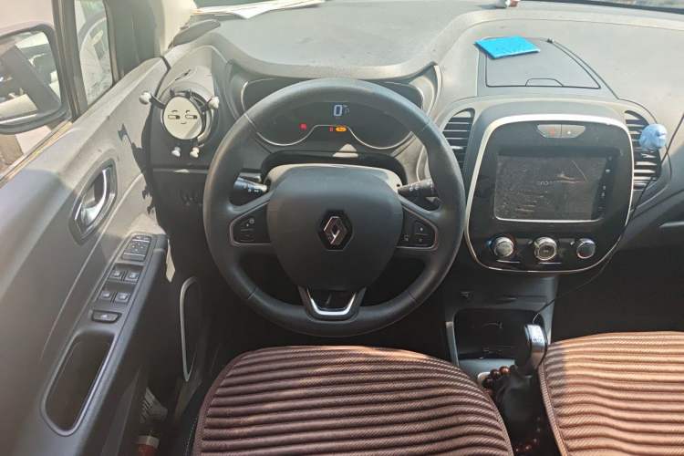 Used Renault Captur 2018 TCe190 Urban Style Edition Steering Wheel