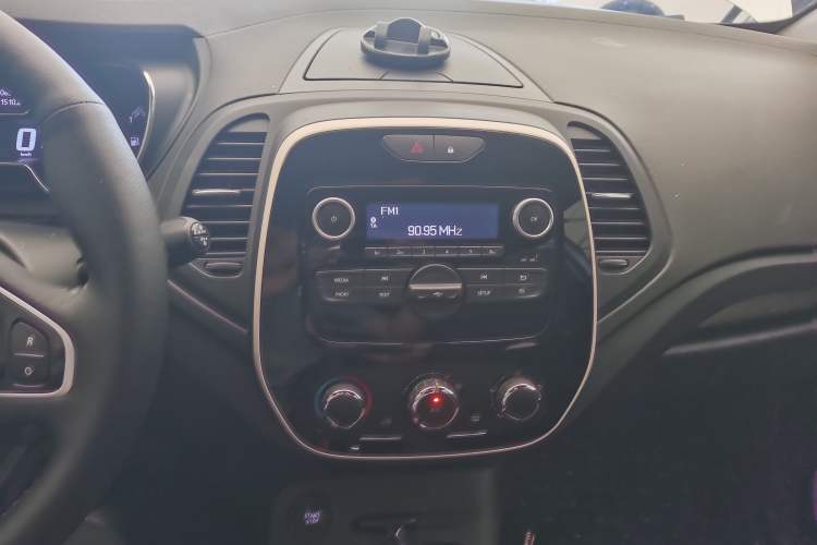 Used Renault Captur 2018 TCe190 Urban Style Edition Audio And AC Panel