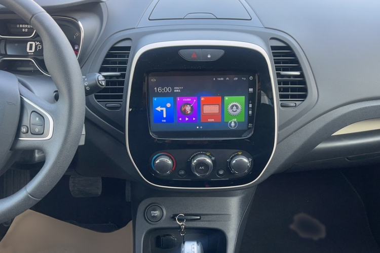 Used Renault Captur 2018 TCe190 Urban Style Edition Audio And AC Panel