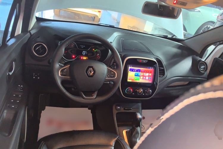 Used Renault Captur 2018 TCe190 Urban Style Edition Center Console