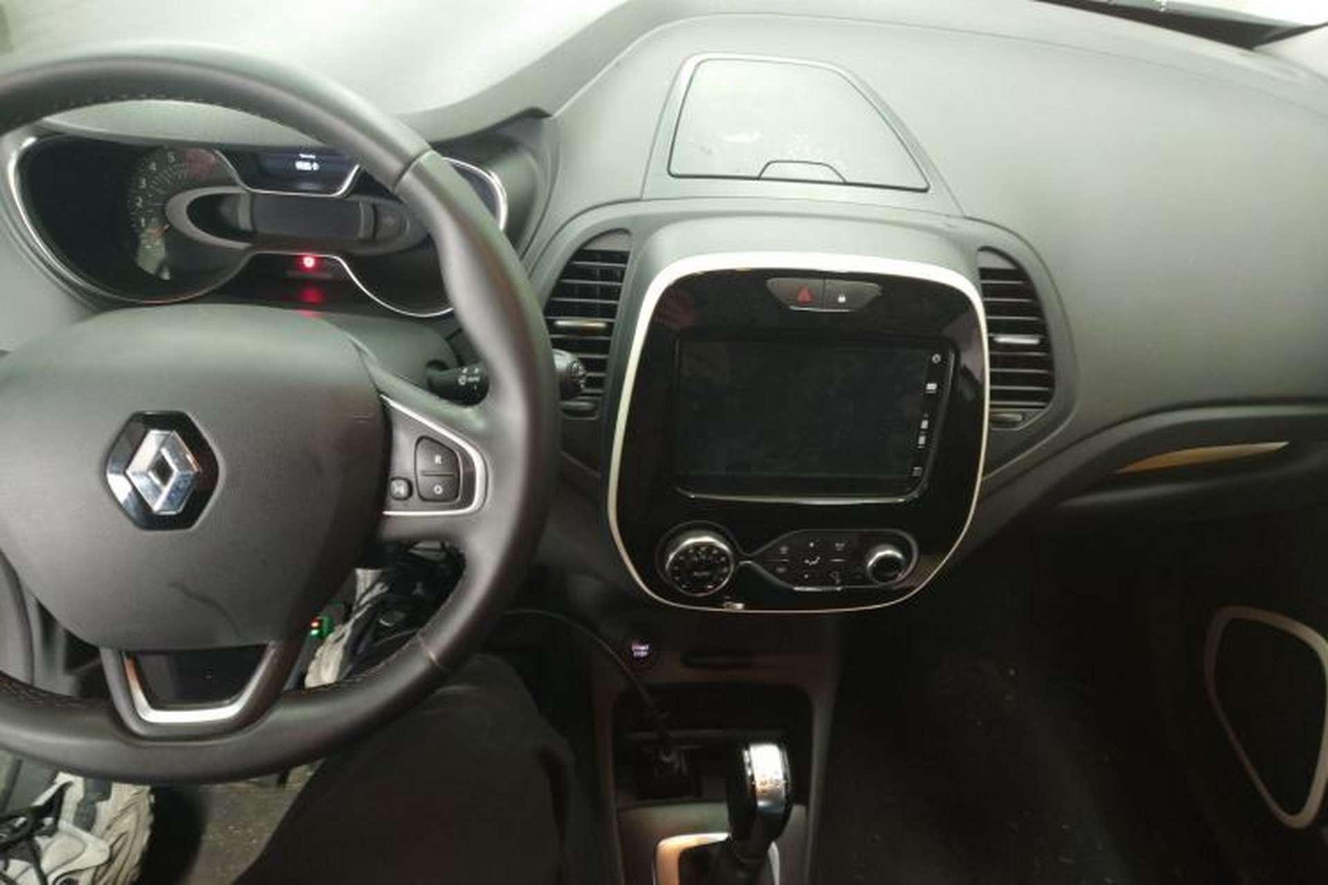 Used Renault Captur 2018 TCe190 Urban Dynamic Edition Center Console