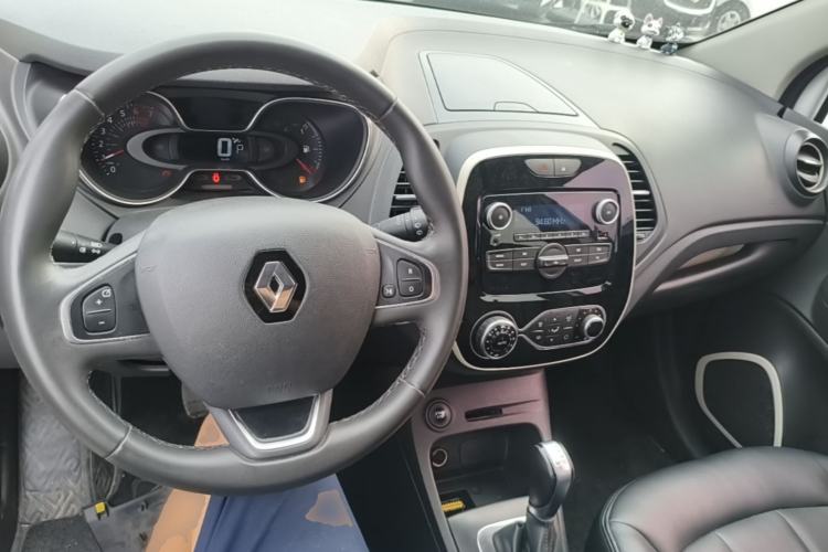 Used Renault Captur 2018 TCe190 Urban Dynamic Edition Center Console