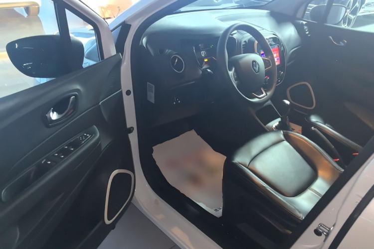 Used Renault Captur 2018 TCe190 Urban Style Edition Driver Seat