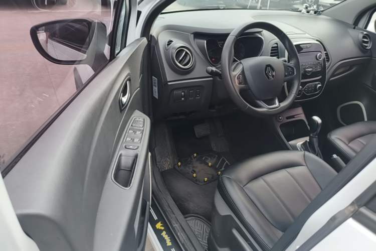 Used Renault Captur 2018 TCe190 Urban Dynamic Edition Driver Seat