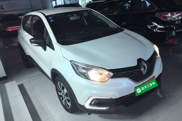 Used Renault Captur 2018 TCe190 Urban Style Edition Front Right 45 Deg
