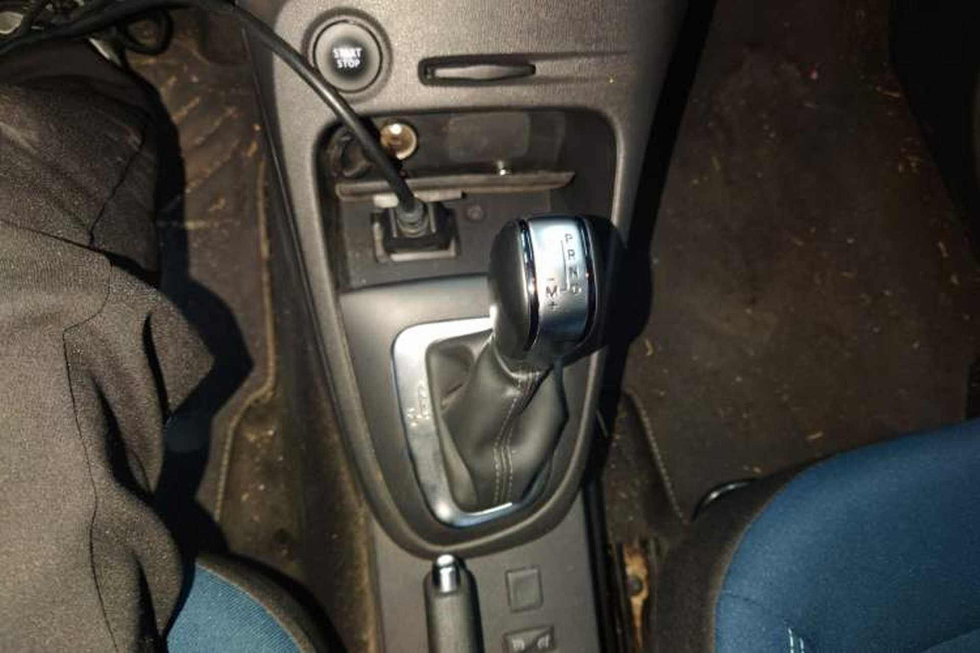 Used Renault Captur 2018 TCe190 Urban Dynamic Edition Gear Lever