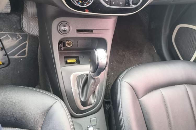 Used Renault Captur 2018 TCe190 Urban Dynamic Edition Gear Lever