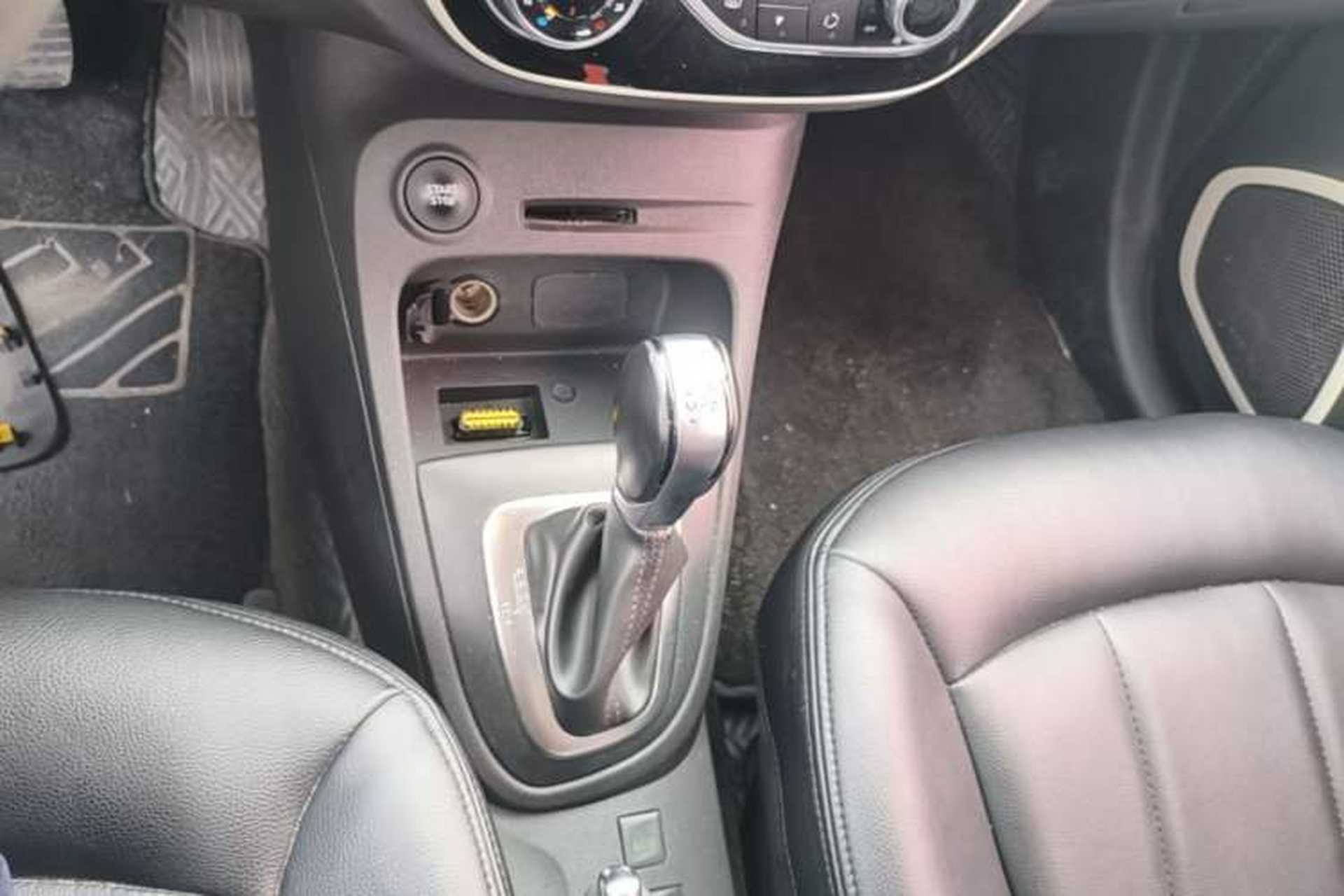 Used Renault Captur 2018 TCe190 Urban Dynamic Edition Gear Lever