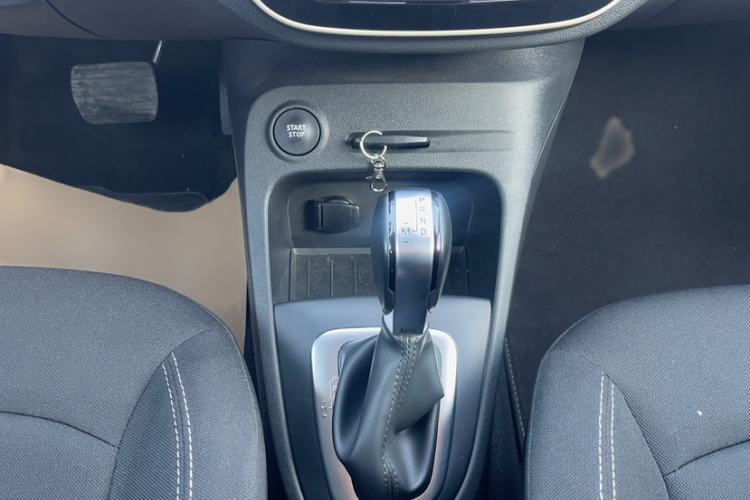 Used Renault Captur 2018 TCe190 Urban Style Edition Gear Lever