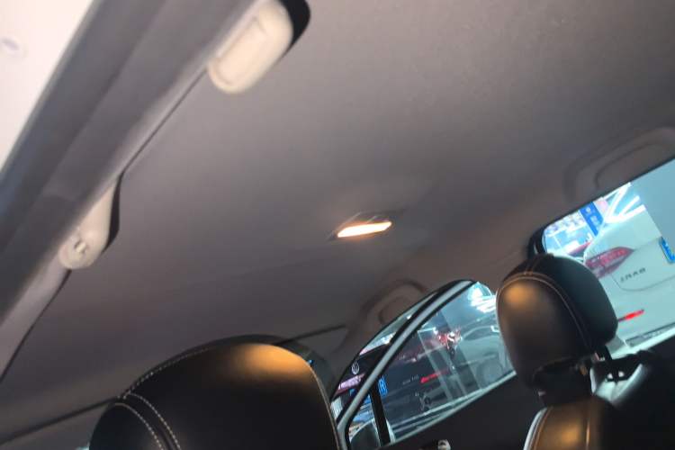 Used Renault Captur 2018 TCe190 Urban Style Edition Headliner