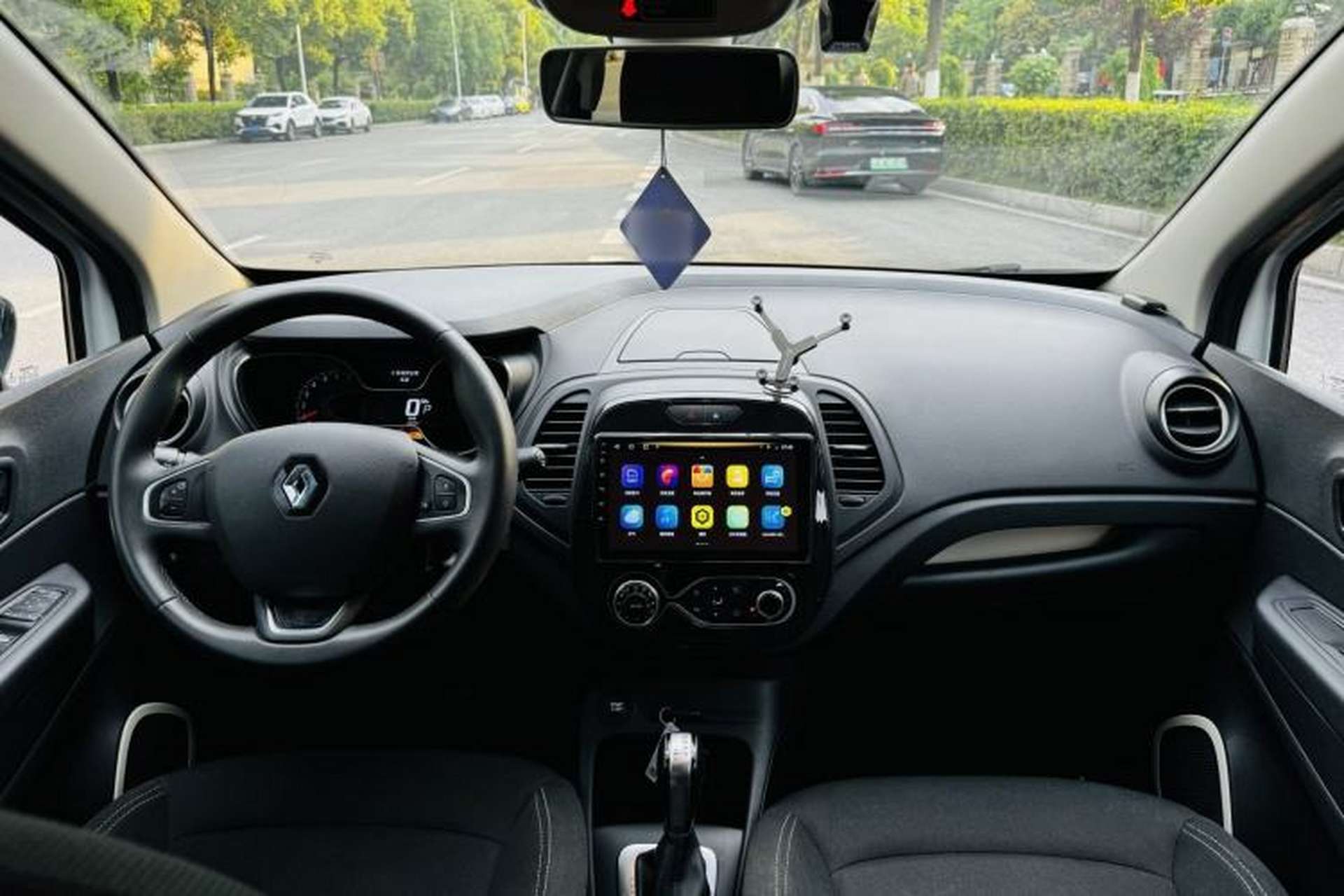 Used Renault Captur 2018 TCe190 Urban Dynamic Edition Interior 1