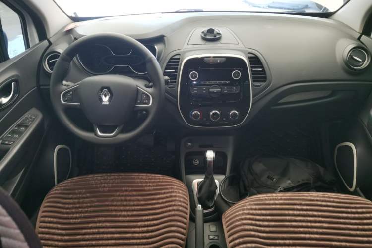 Used Renault Captur 2018 TCe190 Urban Style Edition Interior 2