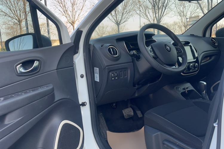 Used Renault Captur 2018 TCe190 Urban Style Edition Interior 2