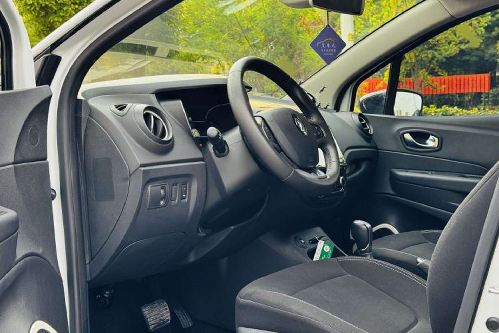 Used Renault Captur 2018 TCe190 Urban Dynamic Edition Interior 2