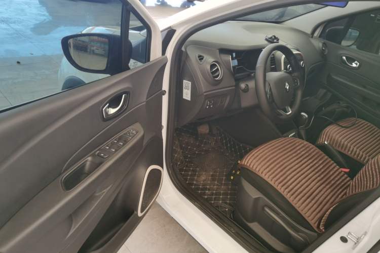 Used Renault Captur 2018 TCe190 Urban Style Edition Interior 3