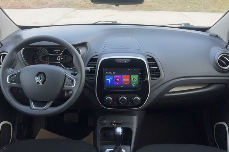 Used Renault Captur 2018 TCe190 Urban Style Edition Interior 3