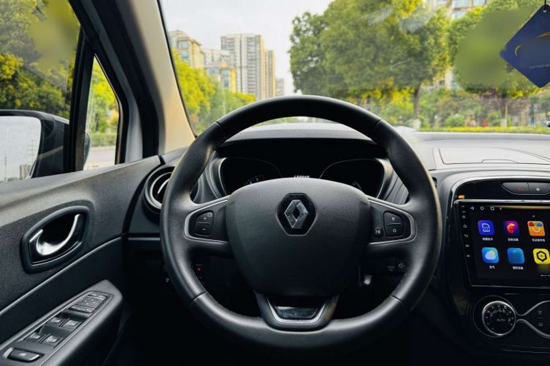 Used Renault Captur 2018 TCe190 Urban Dynamic Edition Interior 3