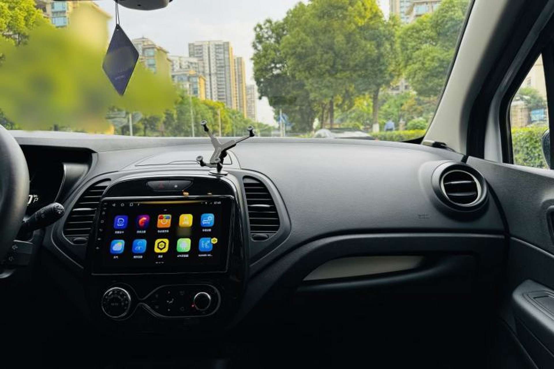 Used Renault Captur 2018 TCe190 Urban Dynamic Edition Interior 4