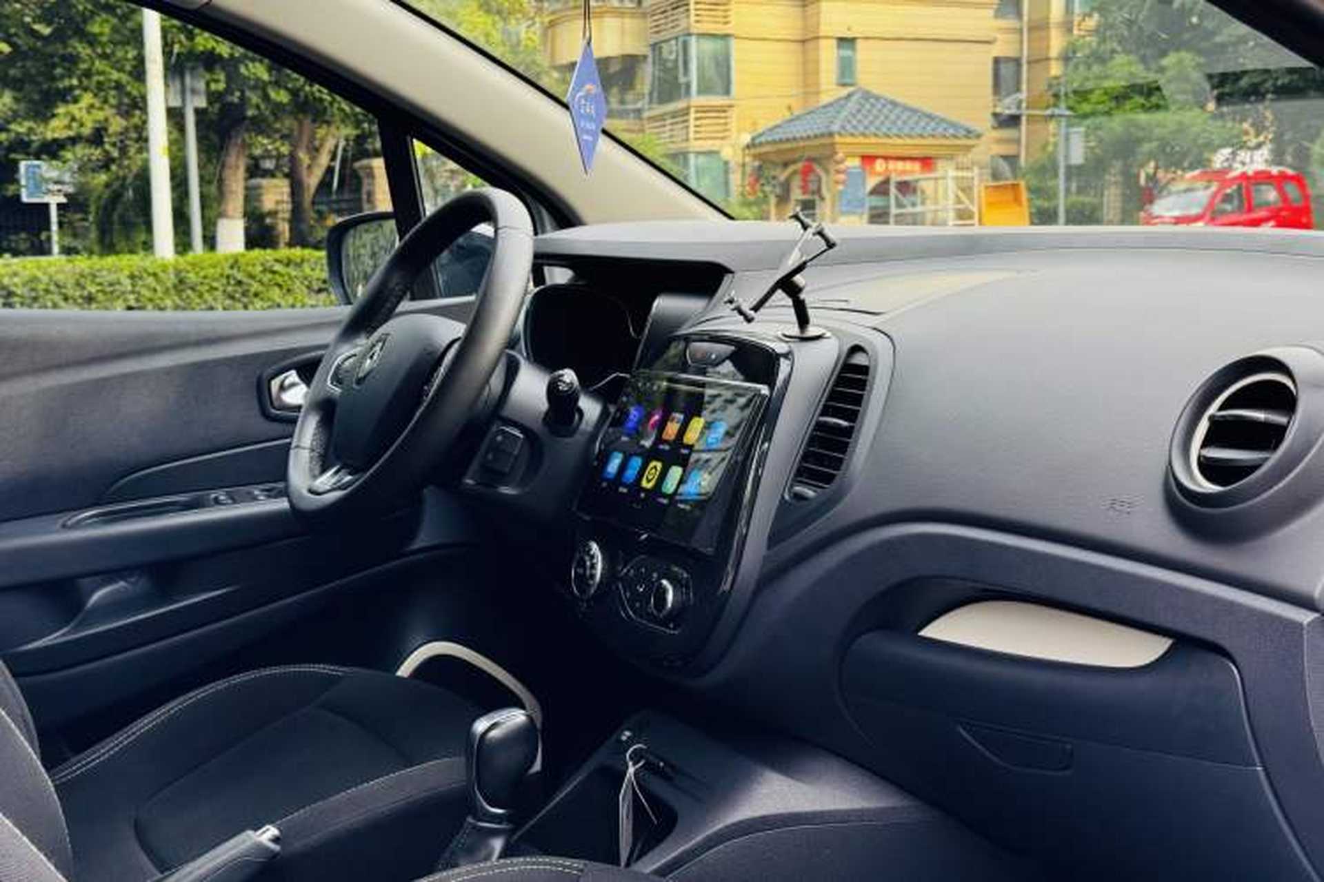 Used Renault Captur 2018 TCe190 Urban Dynamic Edition Interior 5