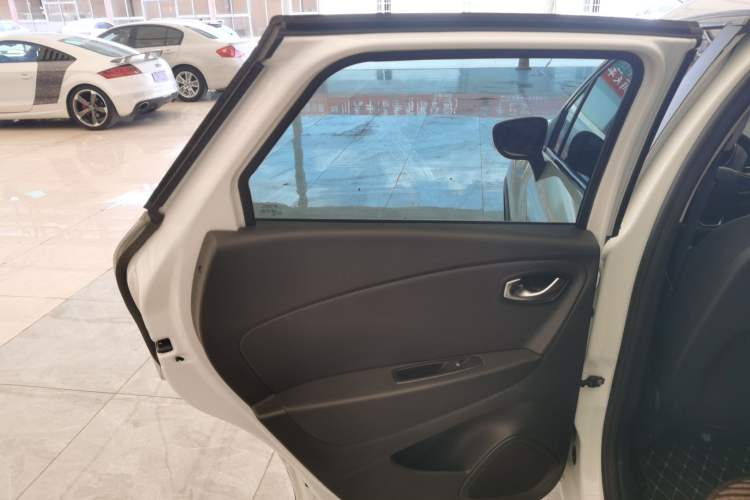 Used Renault Captur 2018 TCe190 Urban Style Edition Interior 8
