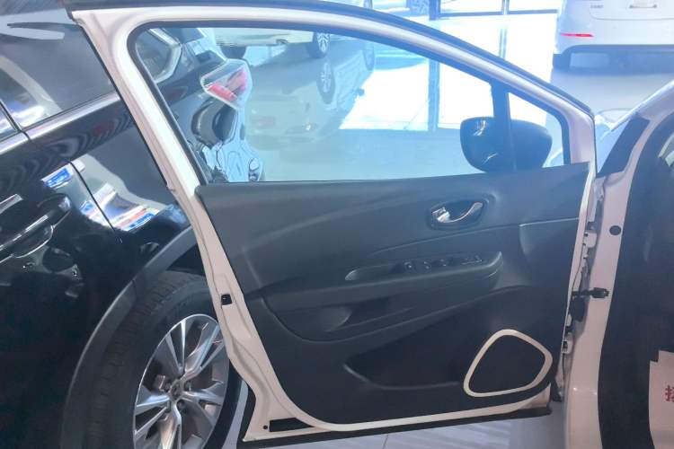Used Renault Captur 2018 TCe190 Urban Style Edition Left Front Door Interior