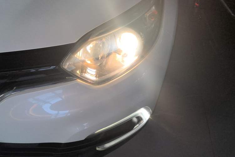 Used Renault Captur 2018 TCe190 Urban Style Edition Left Front Headlight