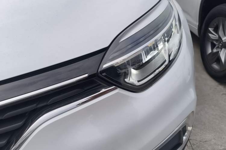 Used Renault Captur 2018 TCe190 Urban Dynamic Edition Left Front Headlight