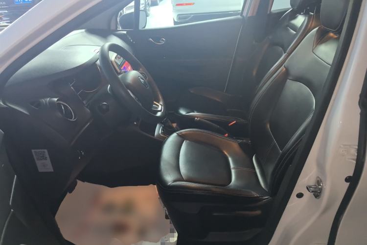 Used Renault Captur 2018 TCe190 Urban Style Edition Left Front Seat