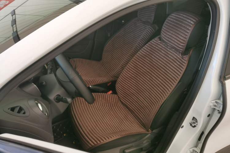 Used Renault Captur 2018 TCe190 Urban Style Edition Left Front Seat