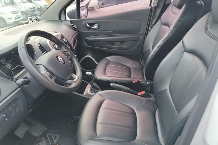Used Renault Captur 2018 TCe190 Urban Dynamic Edition Left Front Seat