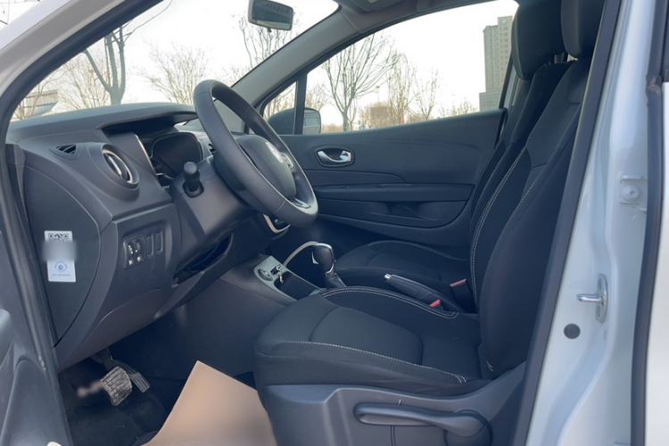Used Renault Captur 2018 TCe190 Urban Style Edition Left Front Seat
