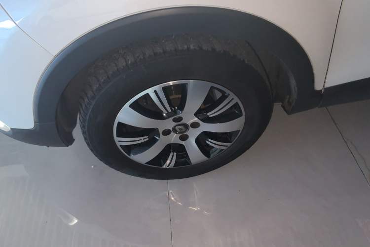 Used Renault Captur 2018 TCe190 Urban Style Edition Left Front Wheel Hub