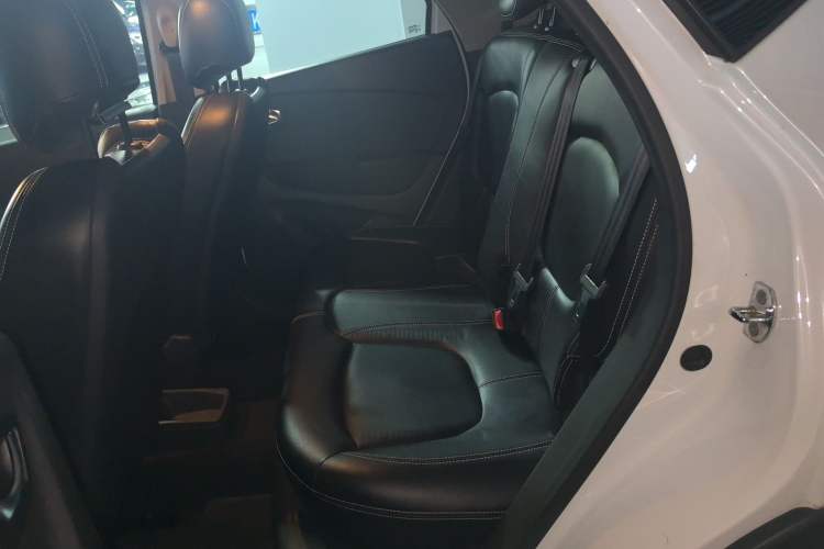 Used Renault Captur 2018 TCe190 Urban Style Edition Left Rear Seat