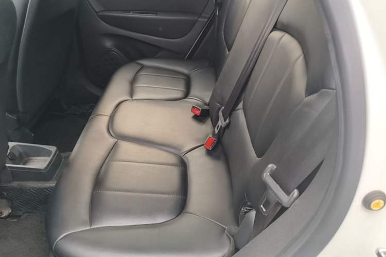 Used Renault Captur 2018 TCe190 Urban Dynamic Edition Left Rear Seat