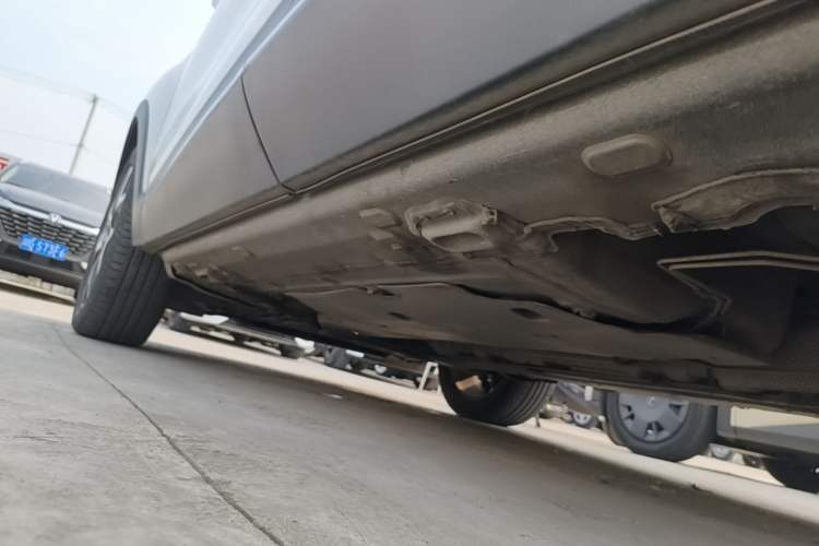 Used Renault Captur 2018 TCe190 Urban Dynamic Edition Left Side Sill