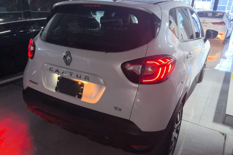 Used Renault Captur 2018 TCe190 Urban Style Edition Rear Right 45 Deg