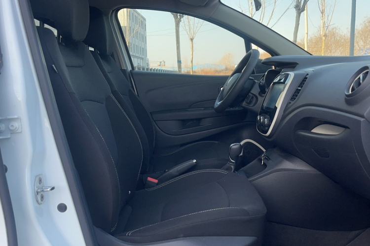 Used Renault Captur 2018 TCe190 Urban Style Edition Right Front Seat