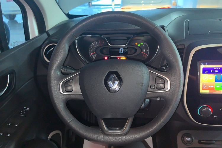 Used Renault Captur 2018 TCe190 Urban Style Edition Steering Wheel