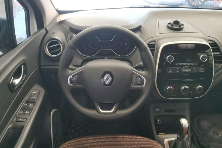 Used Renault Captur 2018 TCe190 Urban Style Edition Steering Wheel