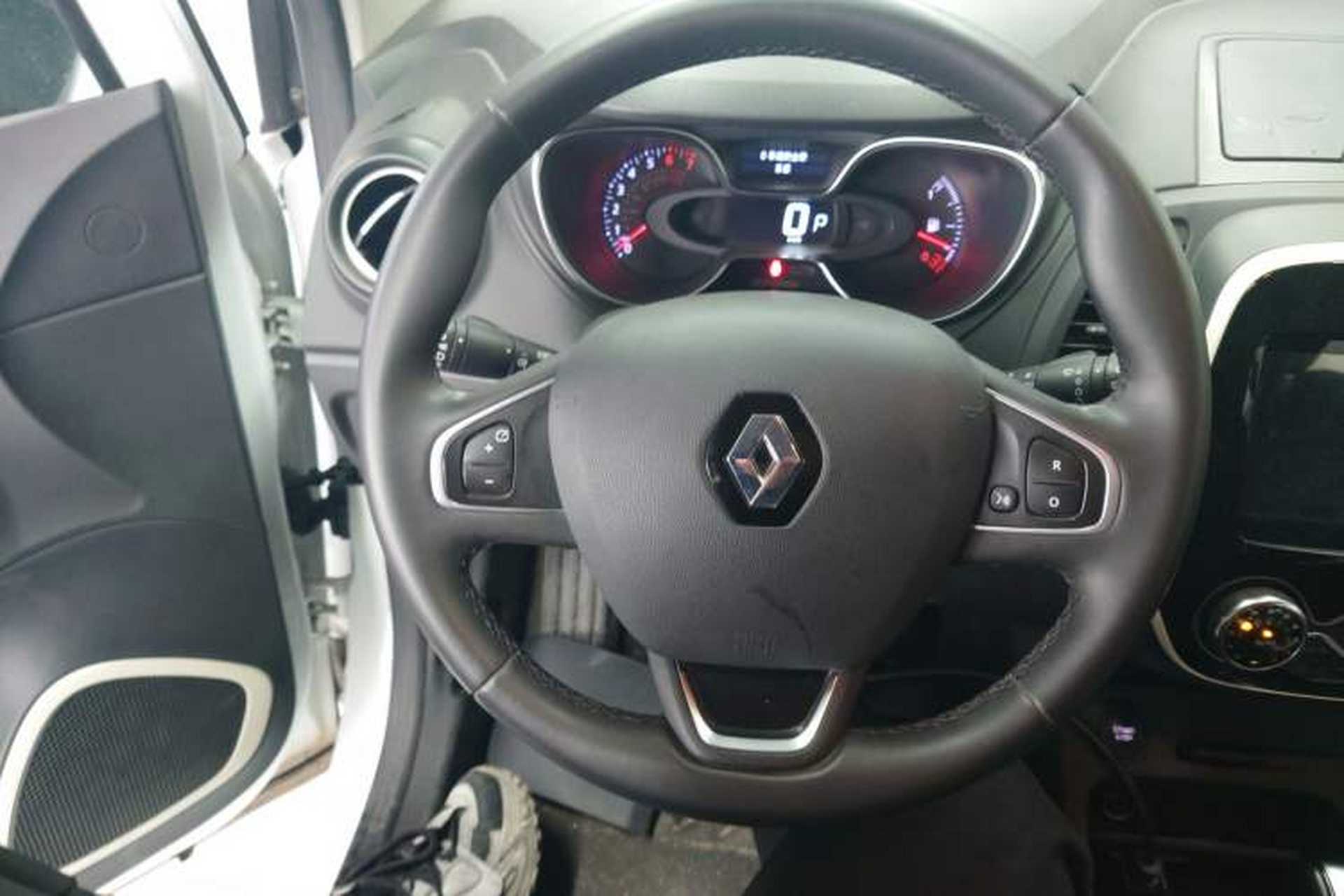 Used Renault Captur 2018 TCe190 Urban Dynamic Edition Steering Wheel