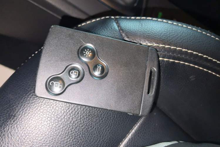 Used Renault Captur 2018 TCe190 Urban Style Edition Vehicle Key