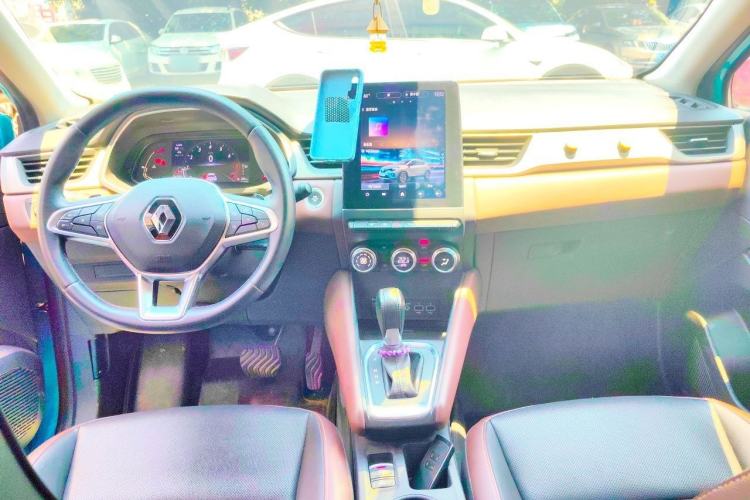 Used Renault Clio 2019 TCe270 Automatic Prestige Model Center Console