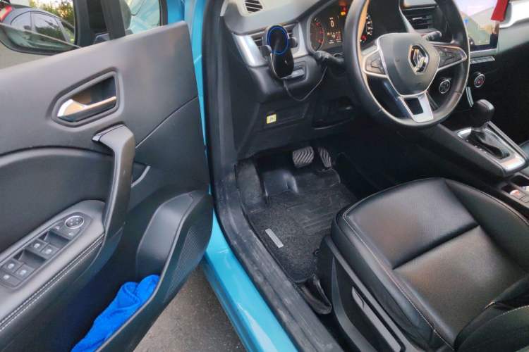 Used Renault Clio 2019 TCe270 Automatic Trendy Model Driver Seat
